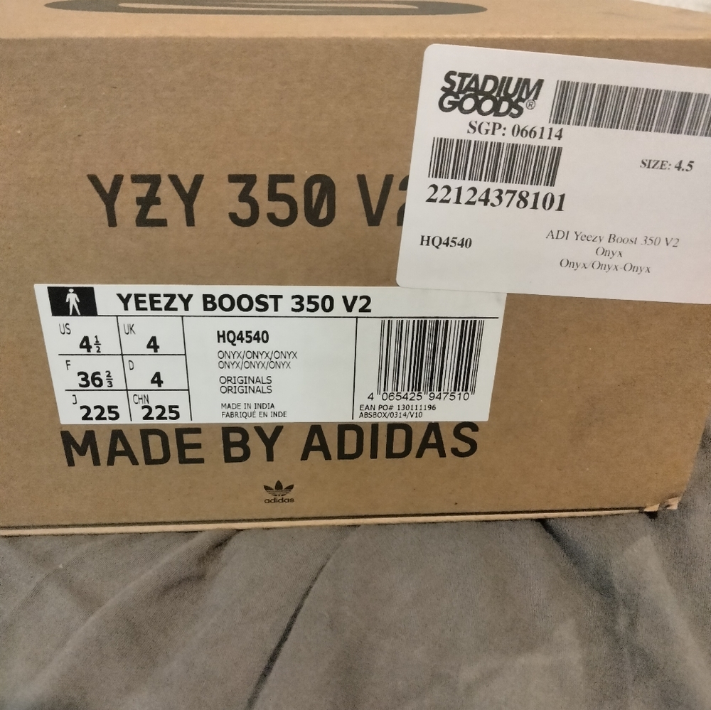 Yeezys size 4 1/2 fits like a 4 - Picture 3 of 5